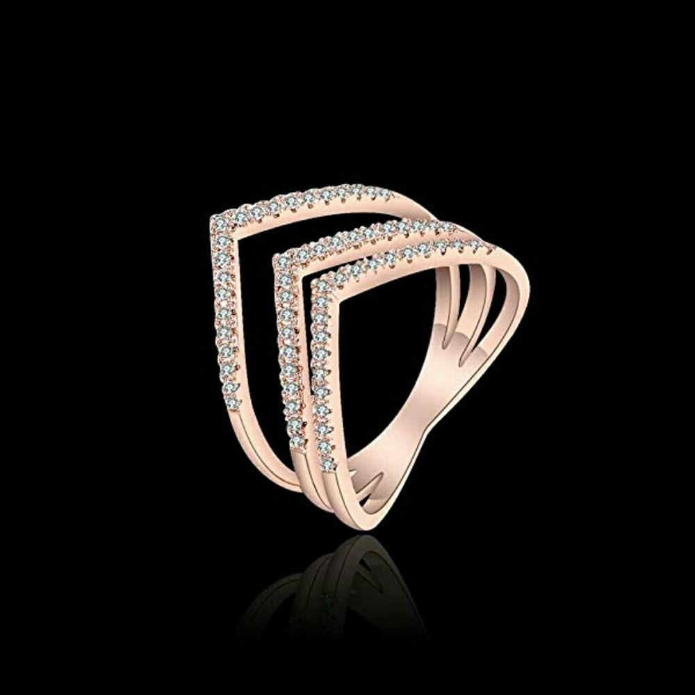Womans ring - Picture 2 of 3